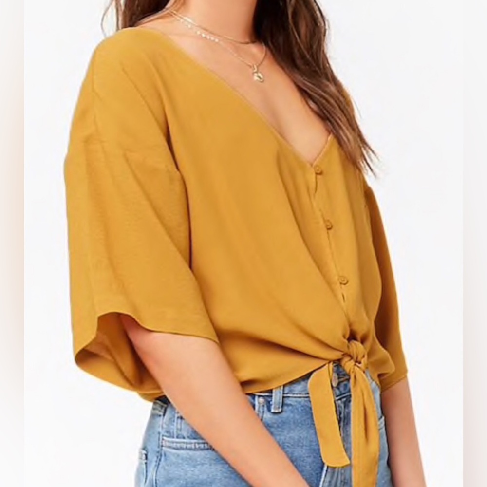 Forever 21 women’s tie front button blouse M